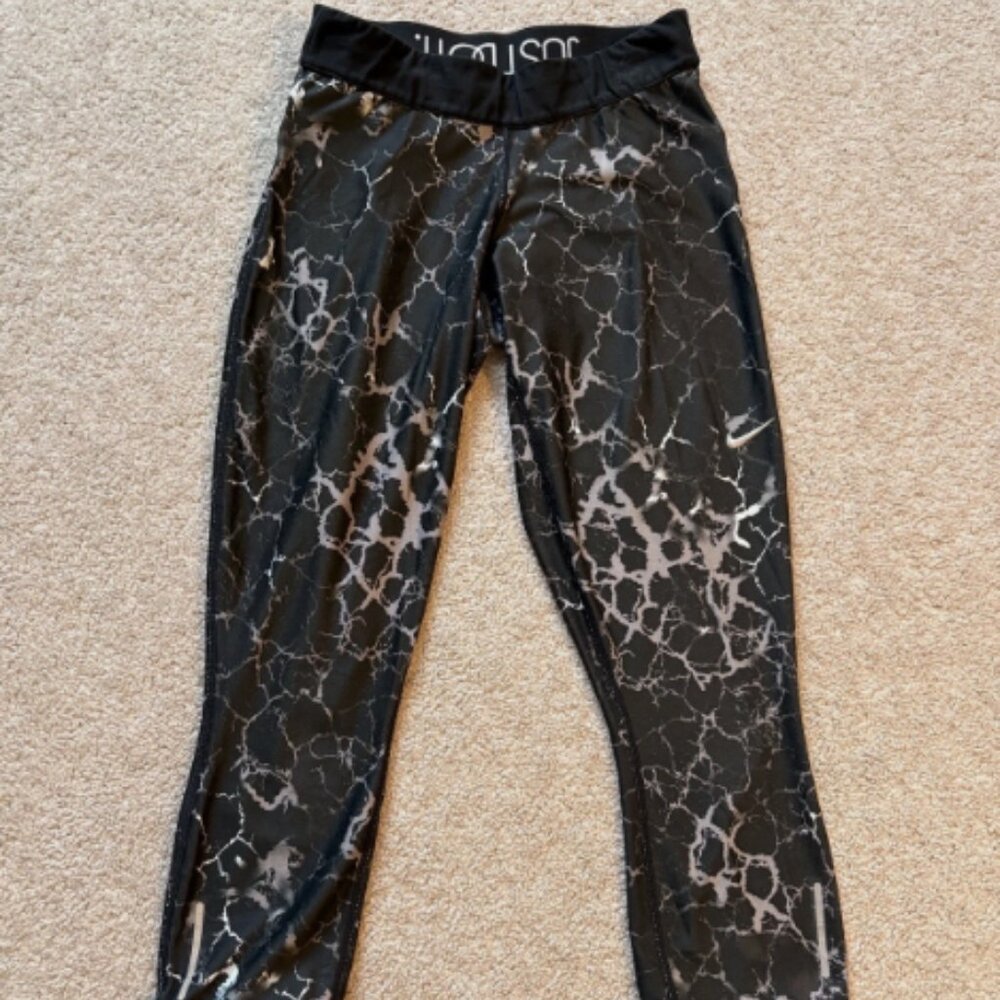 Nike Dri-Fit Grey Black Capri Leggings Small